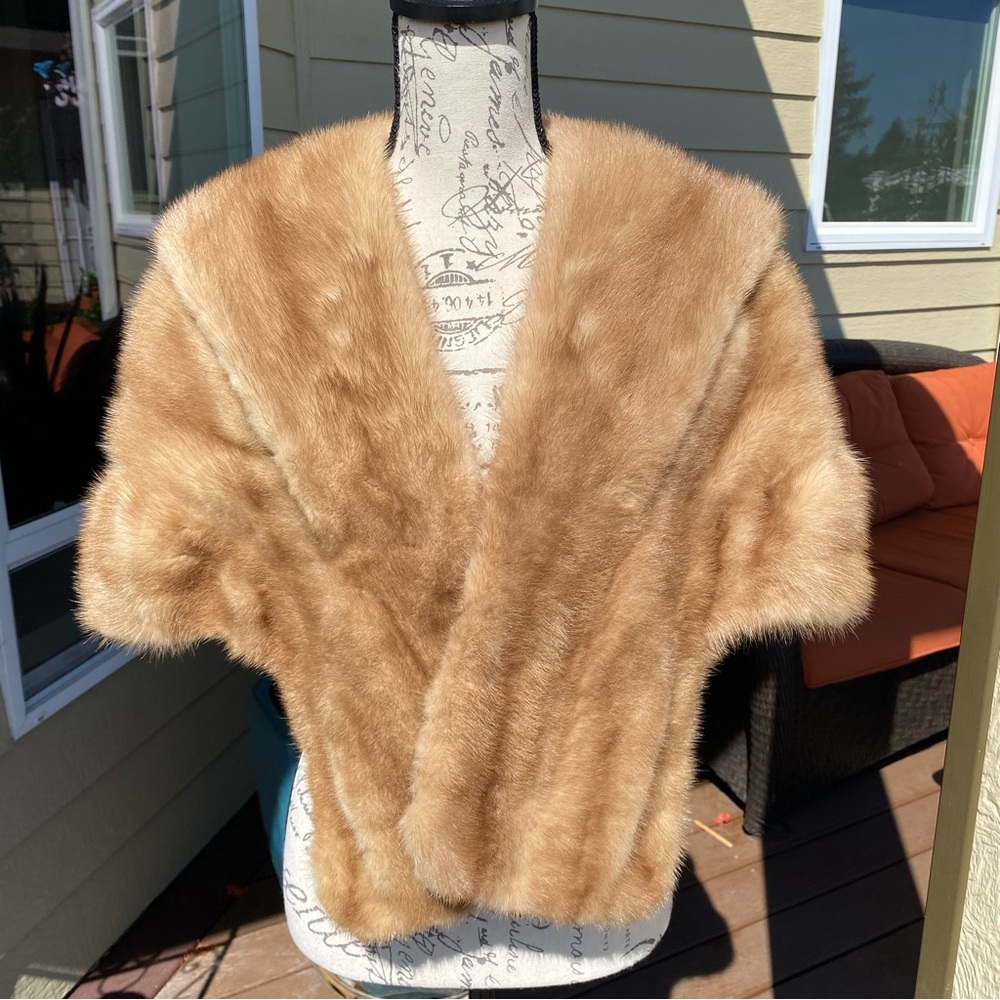 Vintage Honey Mink Capelet with Pockets‎